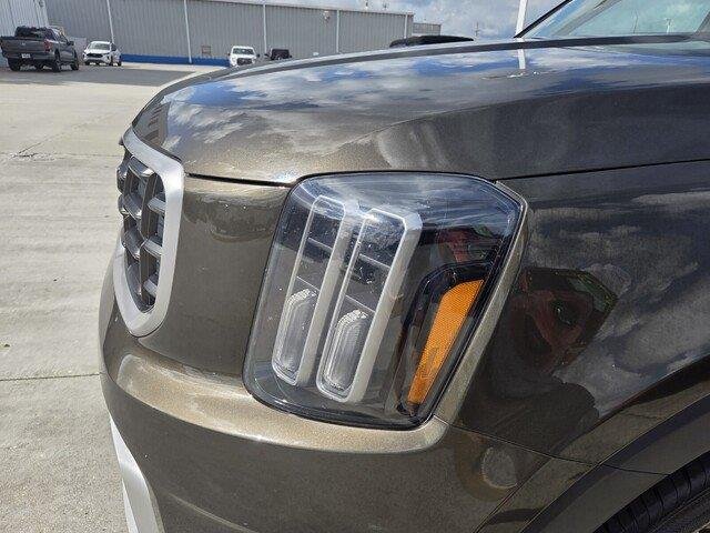 Used 2025 Dark Moss Kia S image 10