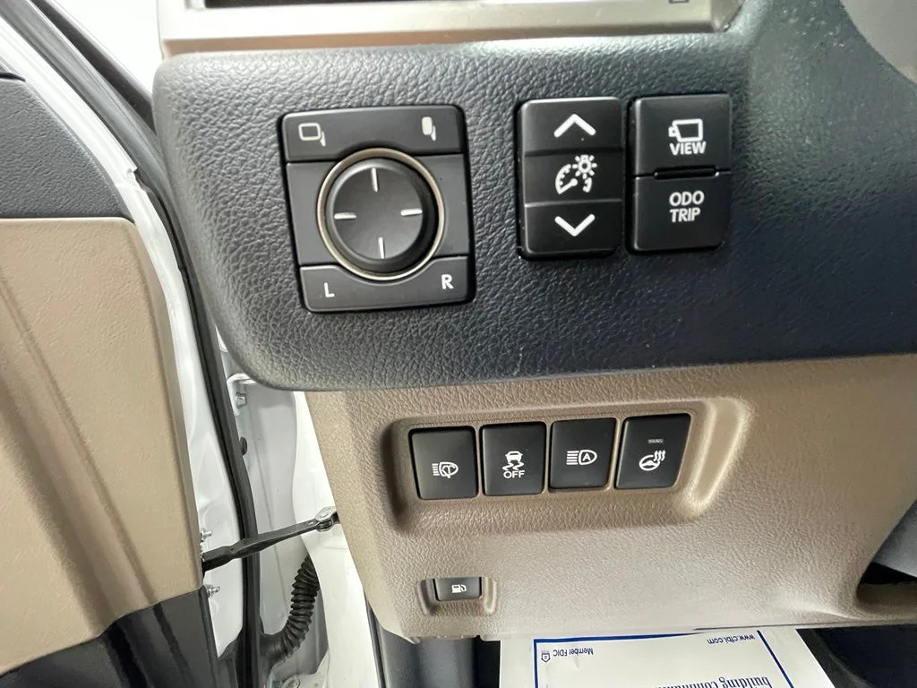Used 2021  Lexus 460 Luxury image 16