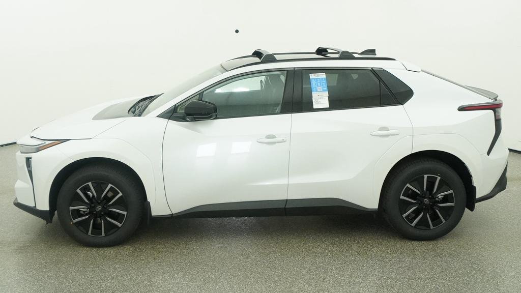 New 2026 Wind Chill Pearl Toyota XLE image 35