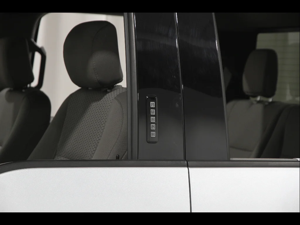 Used 2018 Ingot Silver Ford XLT image 4