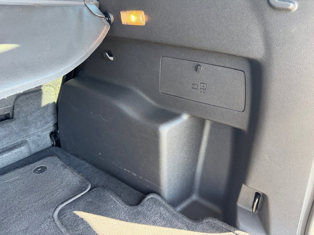 Used 2018 Lightning Blue Metallic Ford SE image 39