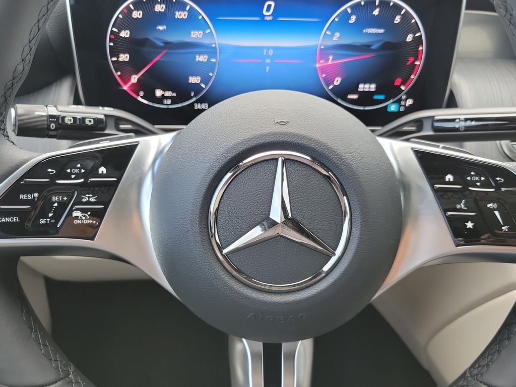 New 2027 Polar White Mercedes-Benz GLC 300 image 23