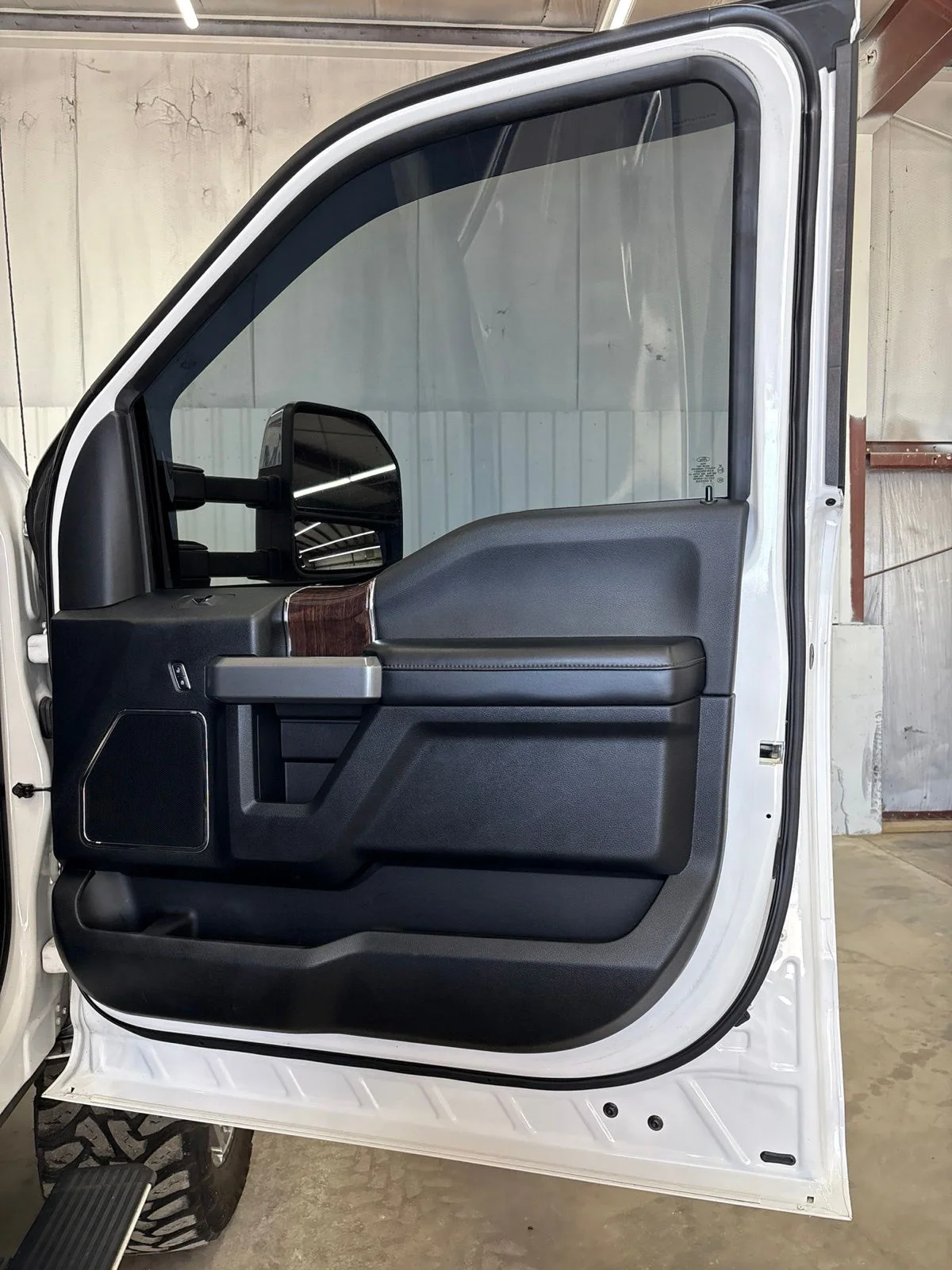 Used 2017 White Ford Platinum image 19