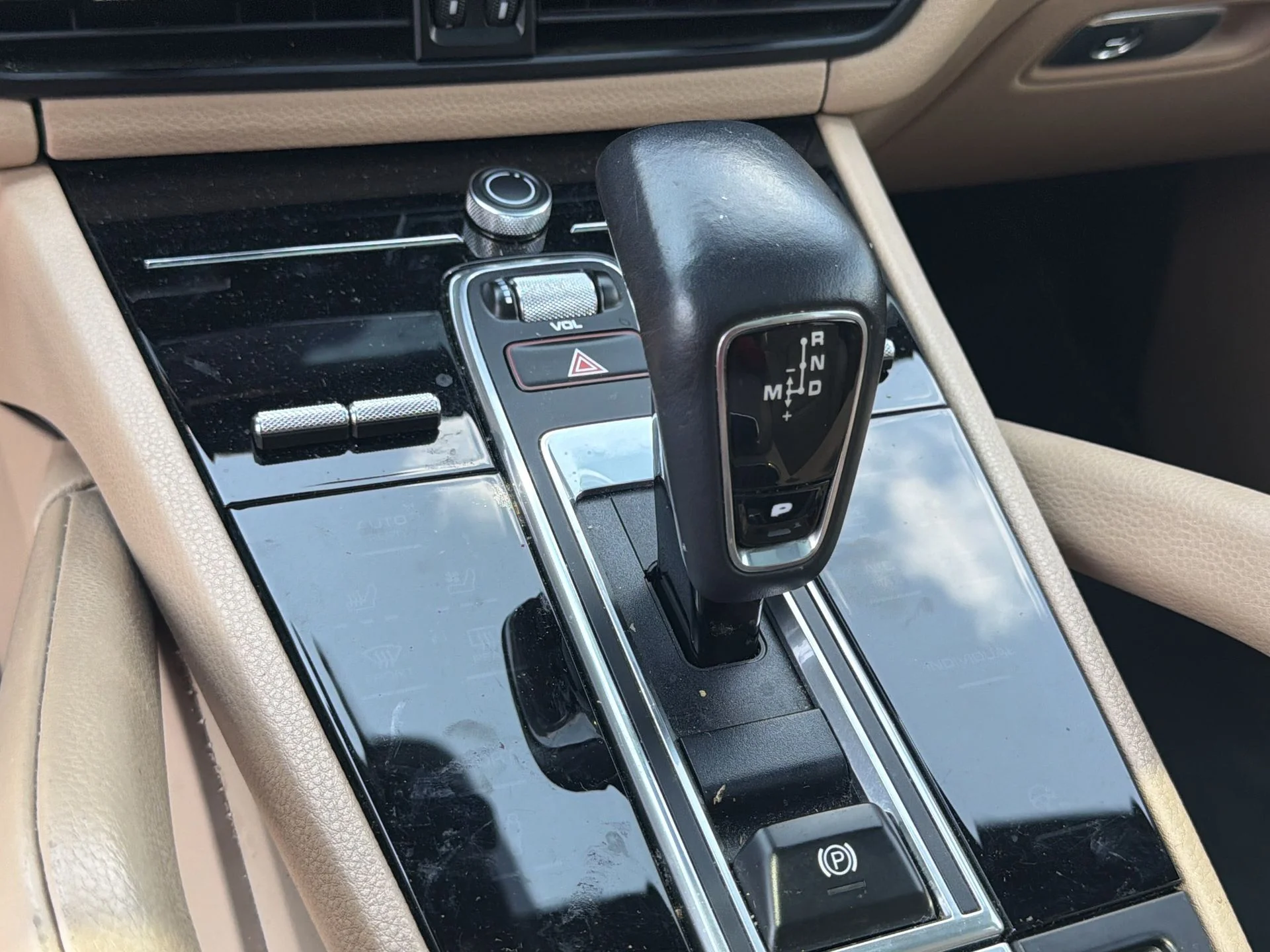 Used 2020 Silver Porsche Base image 10