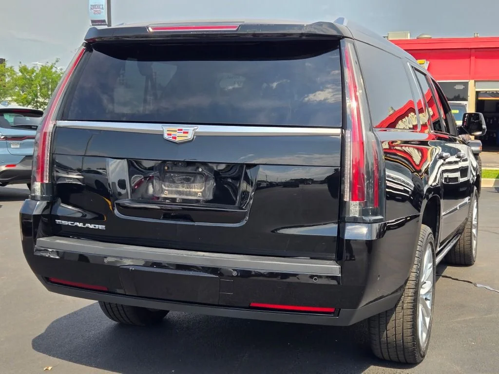 Certified Used 2018 Black Cadillac Premium image 14
