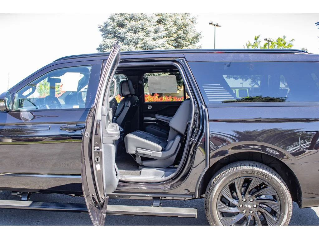 New 2026 Infinite Black Metallic Clearcoat Lincoln Reserve image 25