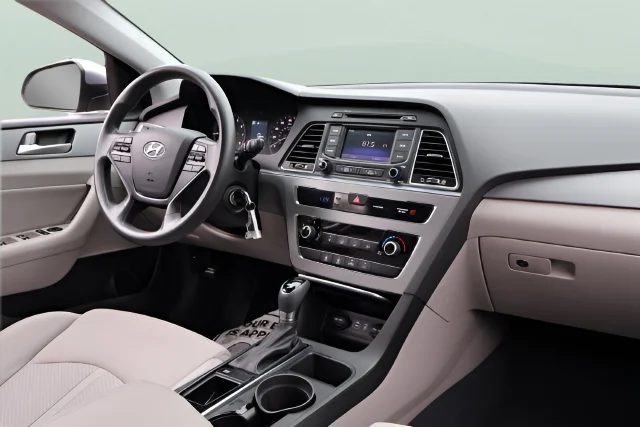 Used 2015 Gray Hyundai SE image 17