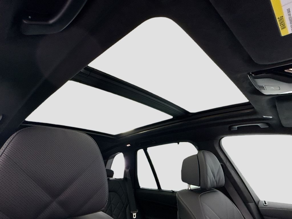 New 2026 Green Metallic BMW xDrive50e image 17