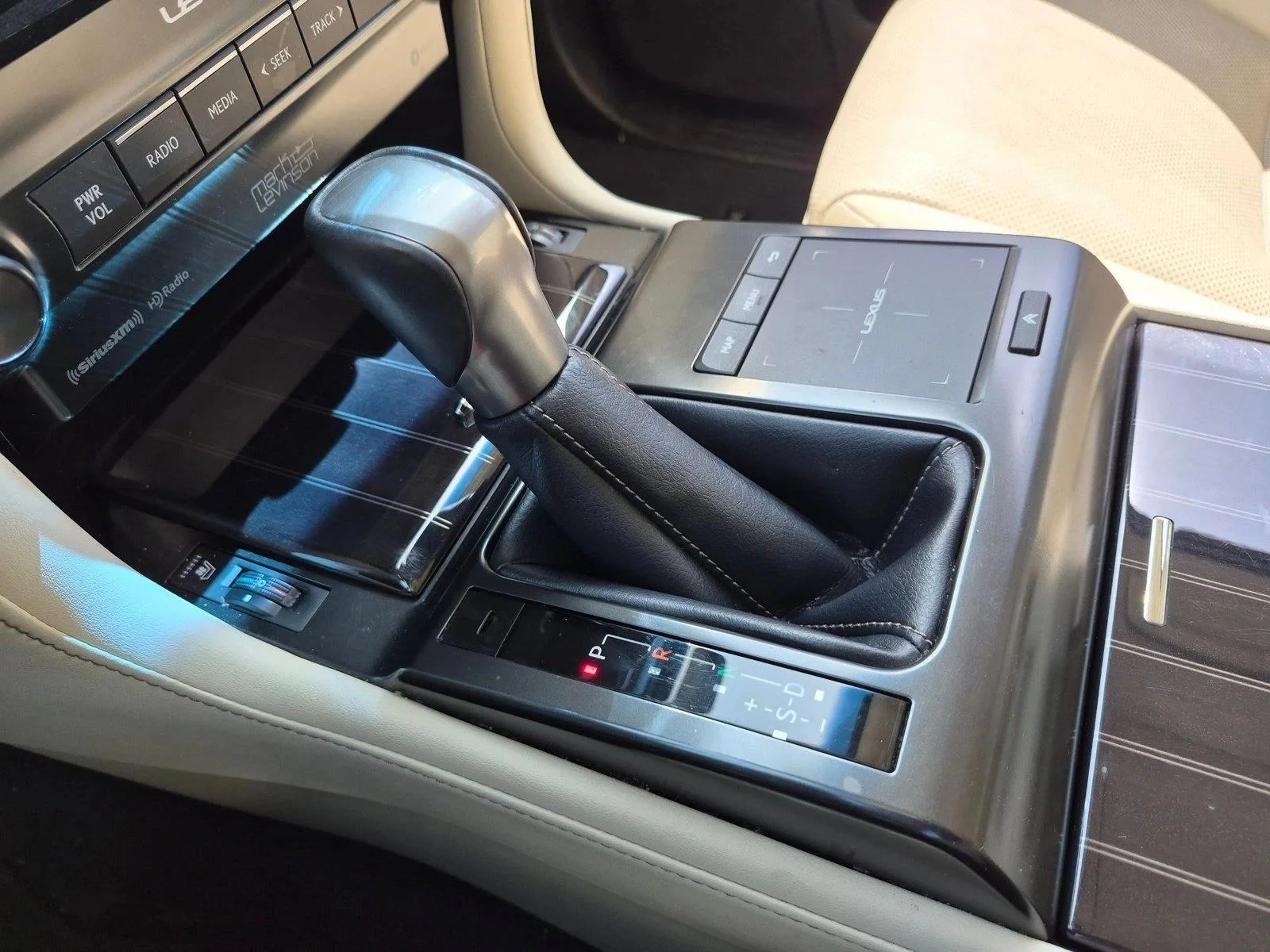 Used 2022 Starfire Pearl Lexus GX 460 Premium image 14