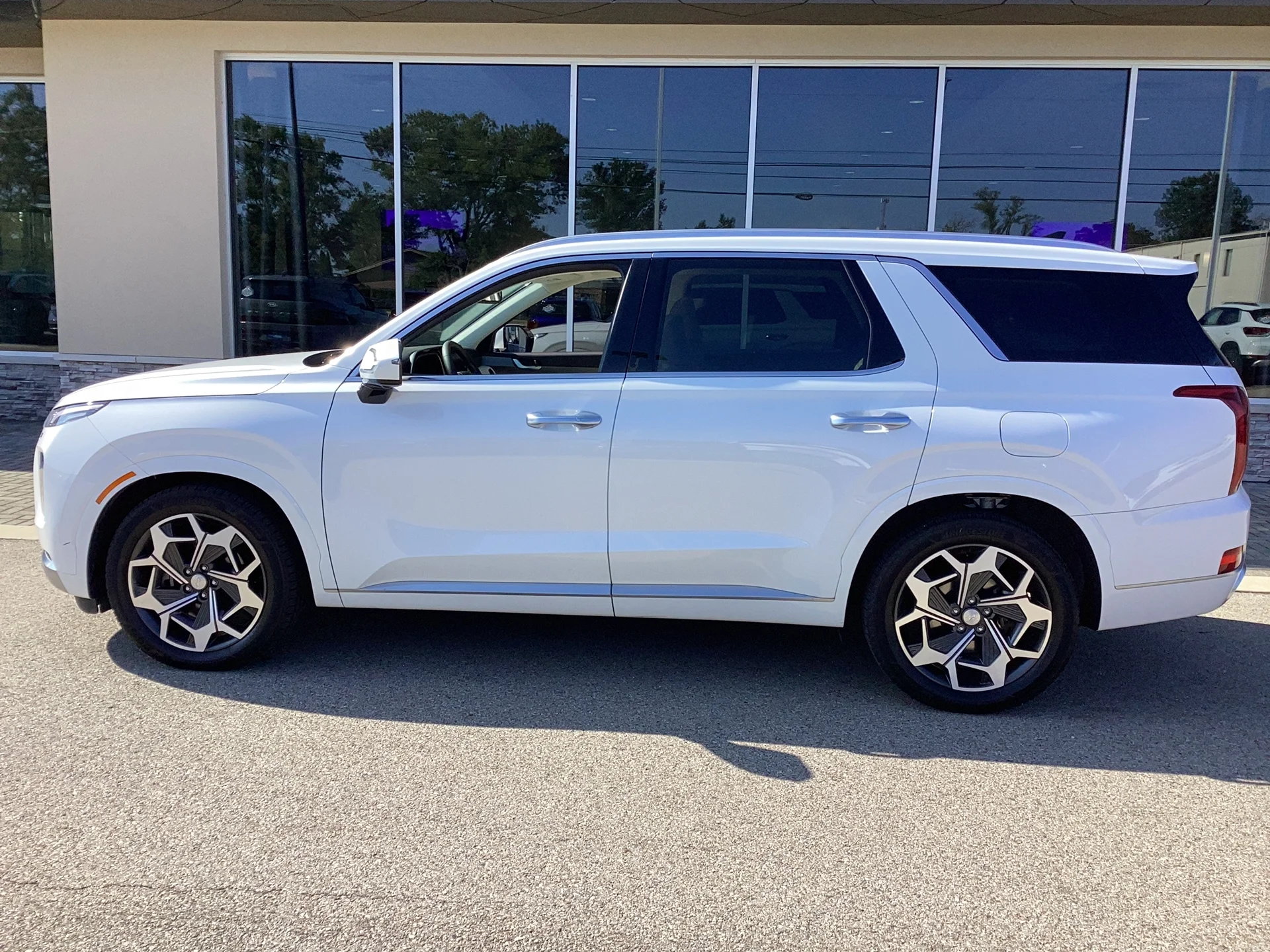 Used 2021 Hyper White Hyundai Calligraphy image 7