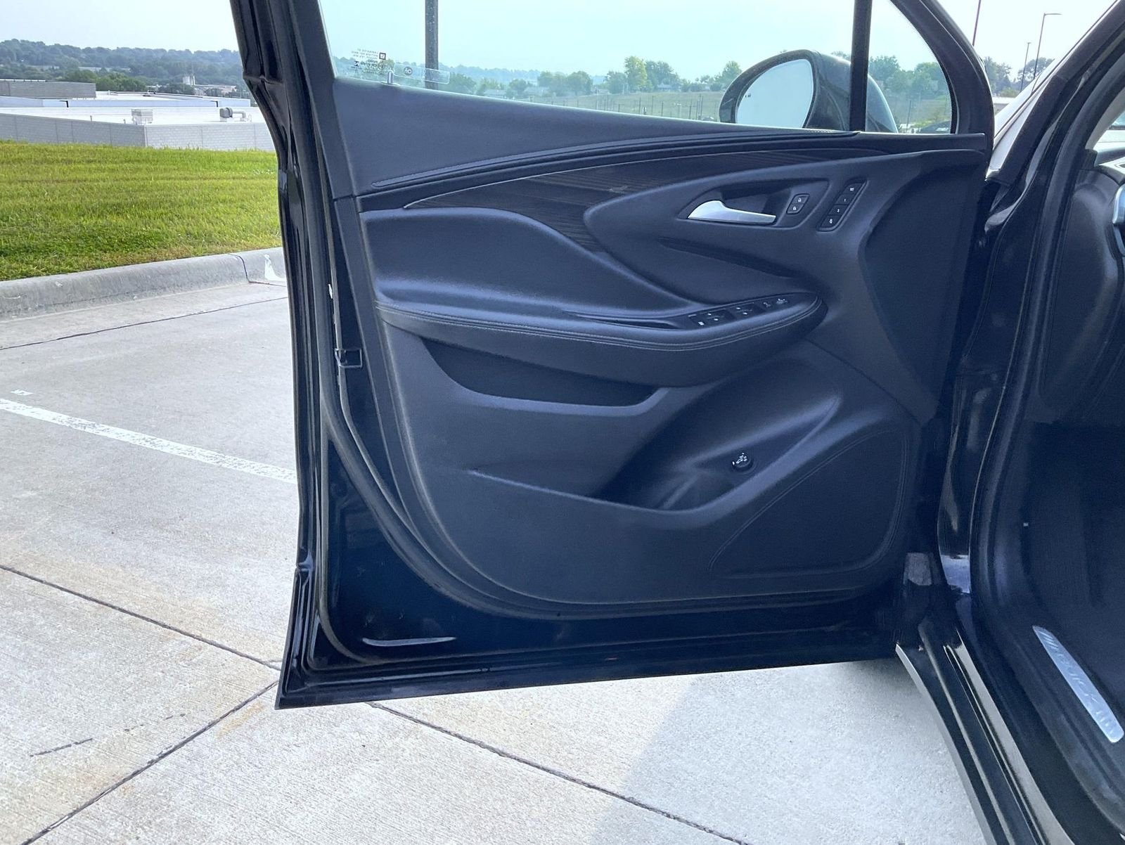 Used 2020 Black Buick Essence image 10