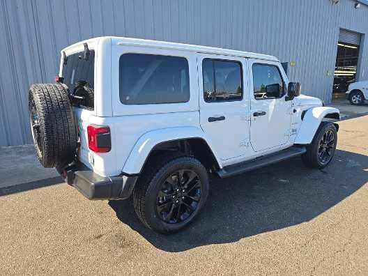 Used 2022 Bright White Clearcoat Jeep Unlimited Sahara image 4