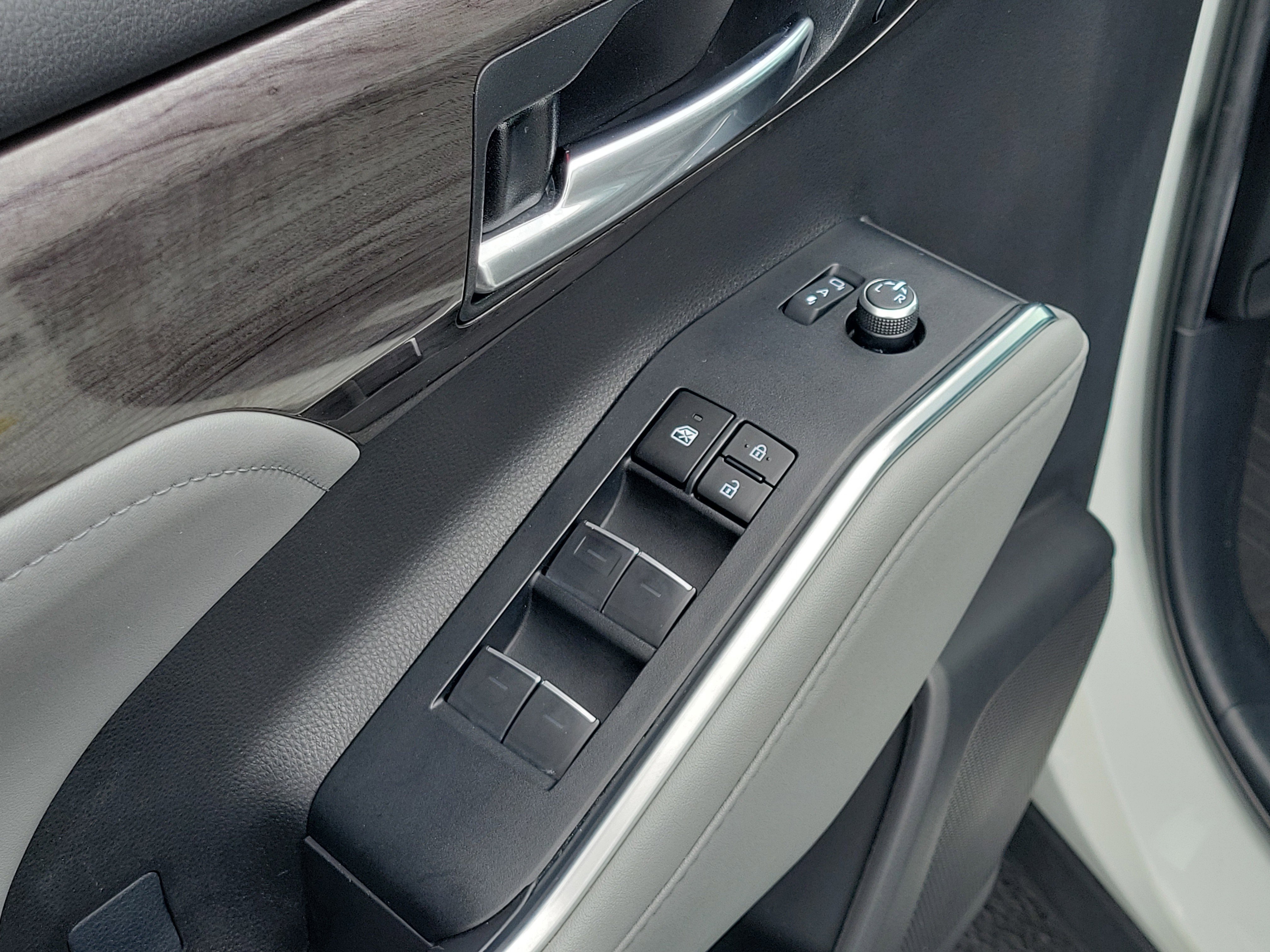 Used 2023 Wind Chill Pearl Toyota0 Limited image 20
