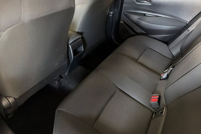 Used 2022 Wind Chill Pearl Toyota LE image 17