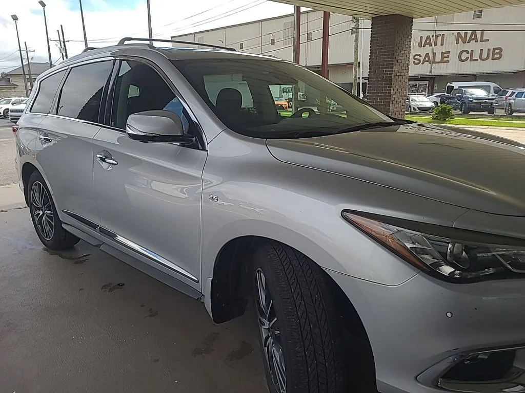 Used 2017 Silver INFINITI Base image 7