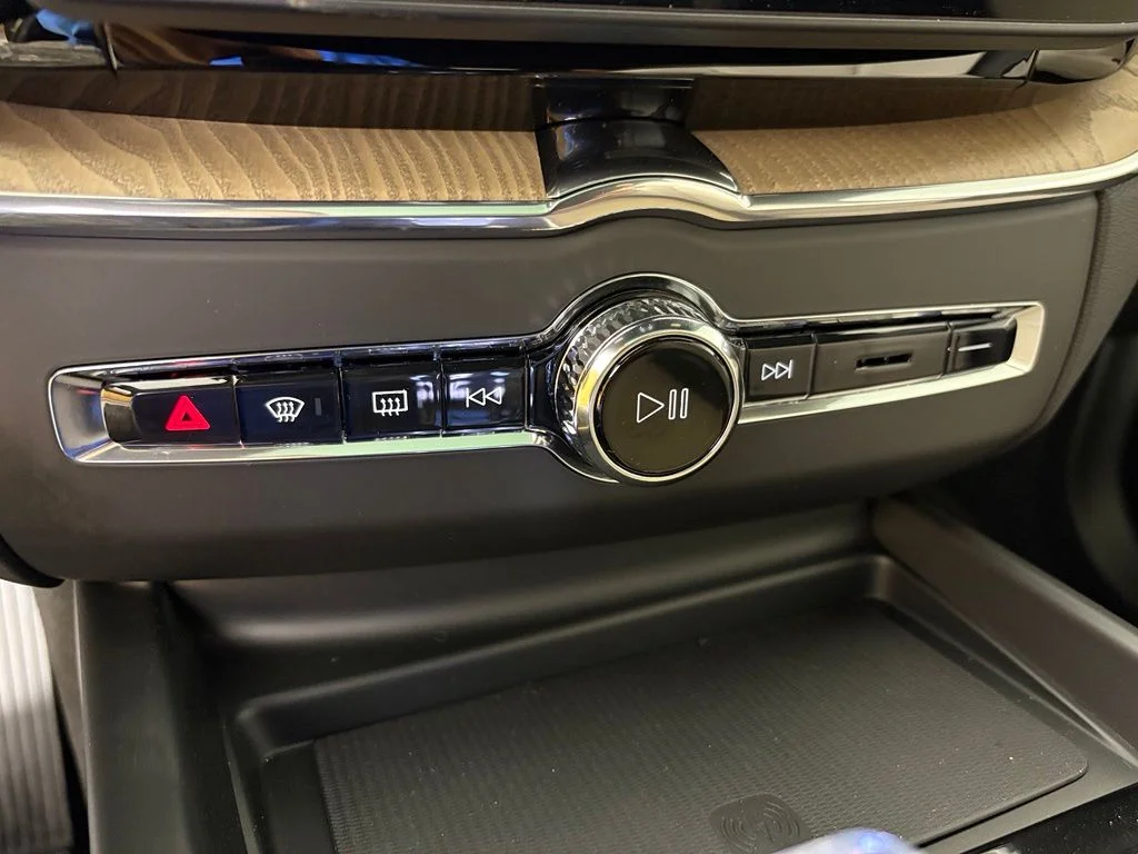 New 2026 Bright Dusk Volvo Plus image 27