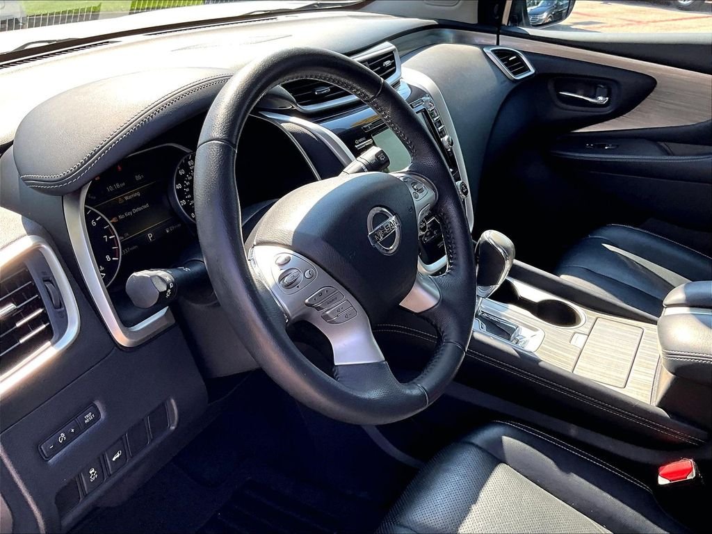 Used 2017 Silver Nissan SL image 8