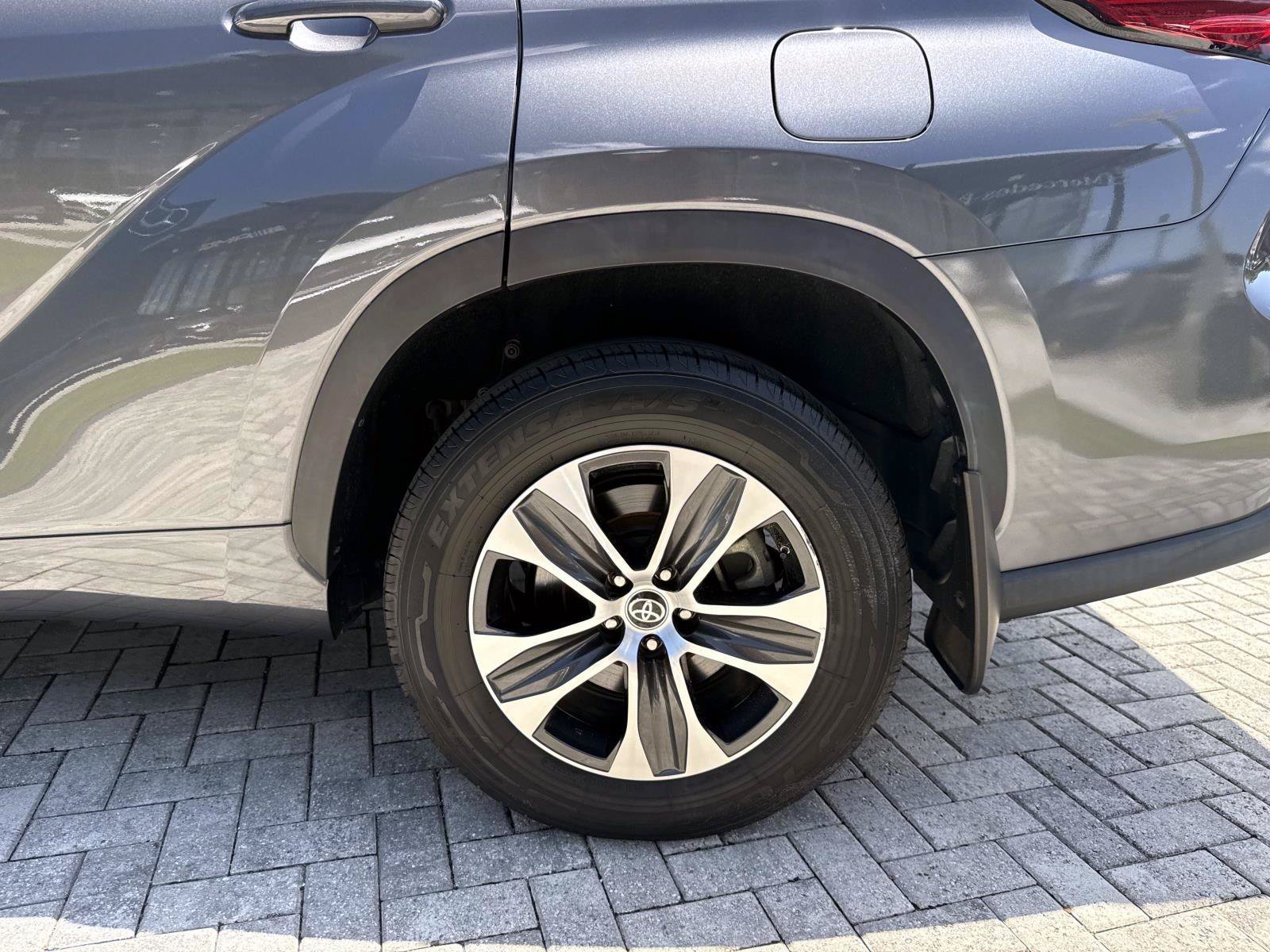Used 2022 Magnetic Gray Metallic Toyota XLE image 11