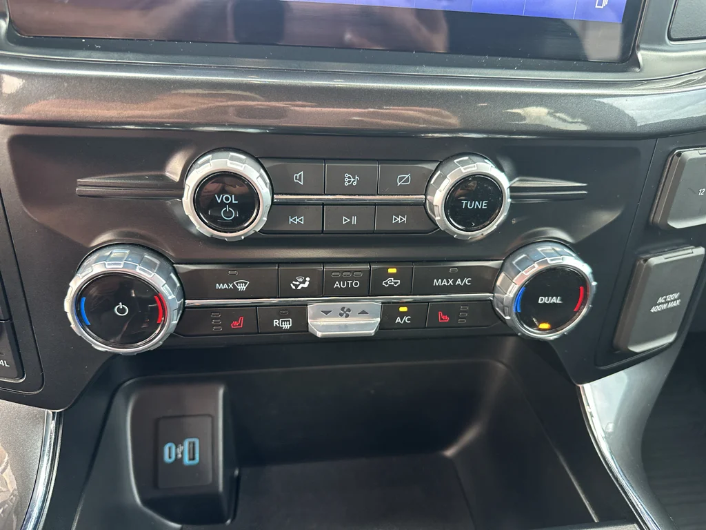 Used 2023 Oxford White Ford XLT image 25