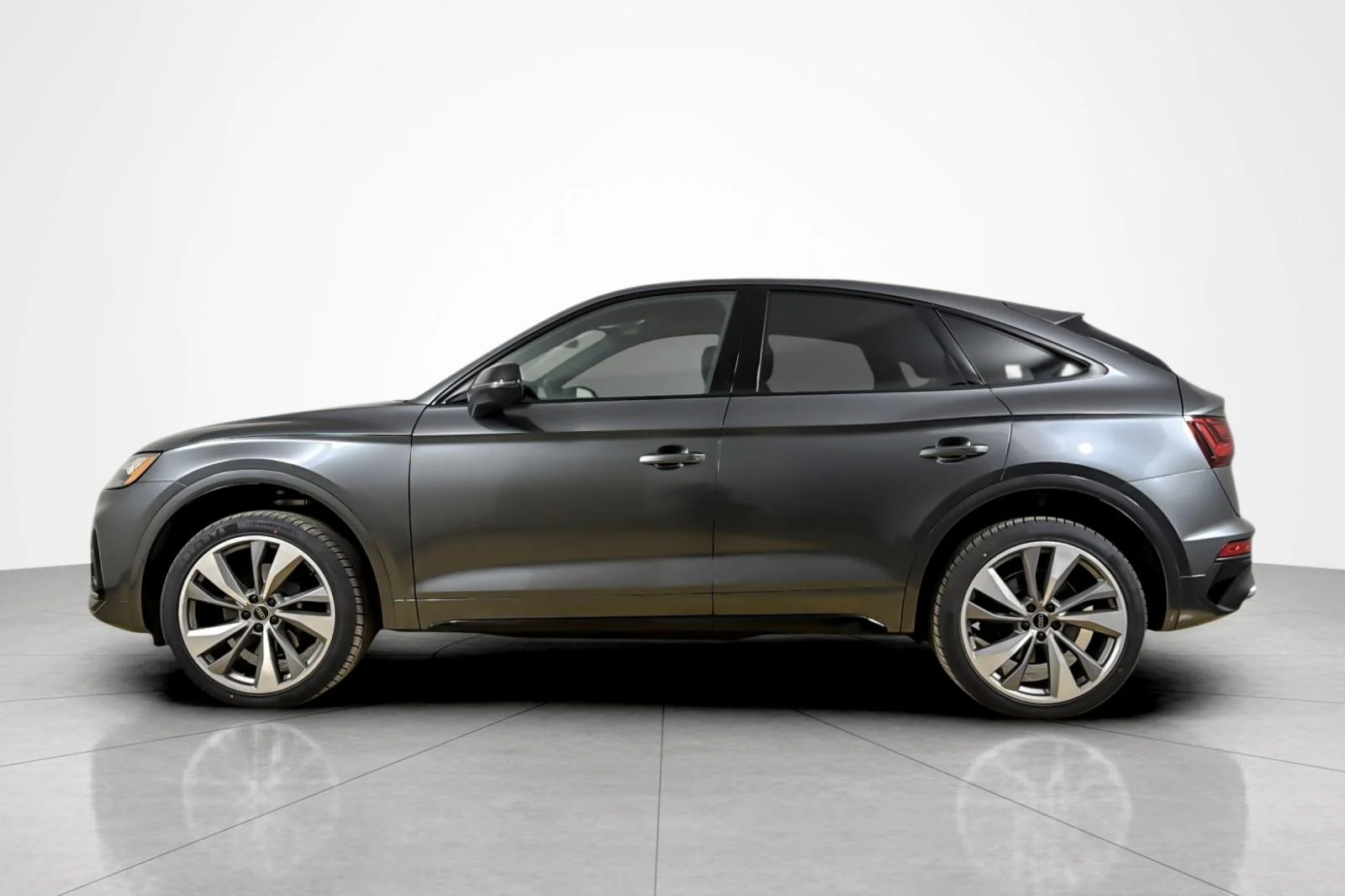 Used 2023 Daytona Gray Pearl Effect Audi Premium Plus 3.0 TFSI quattro image 2