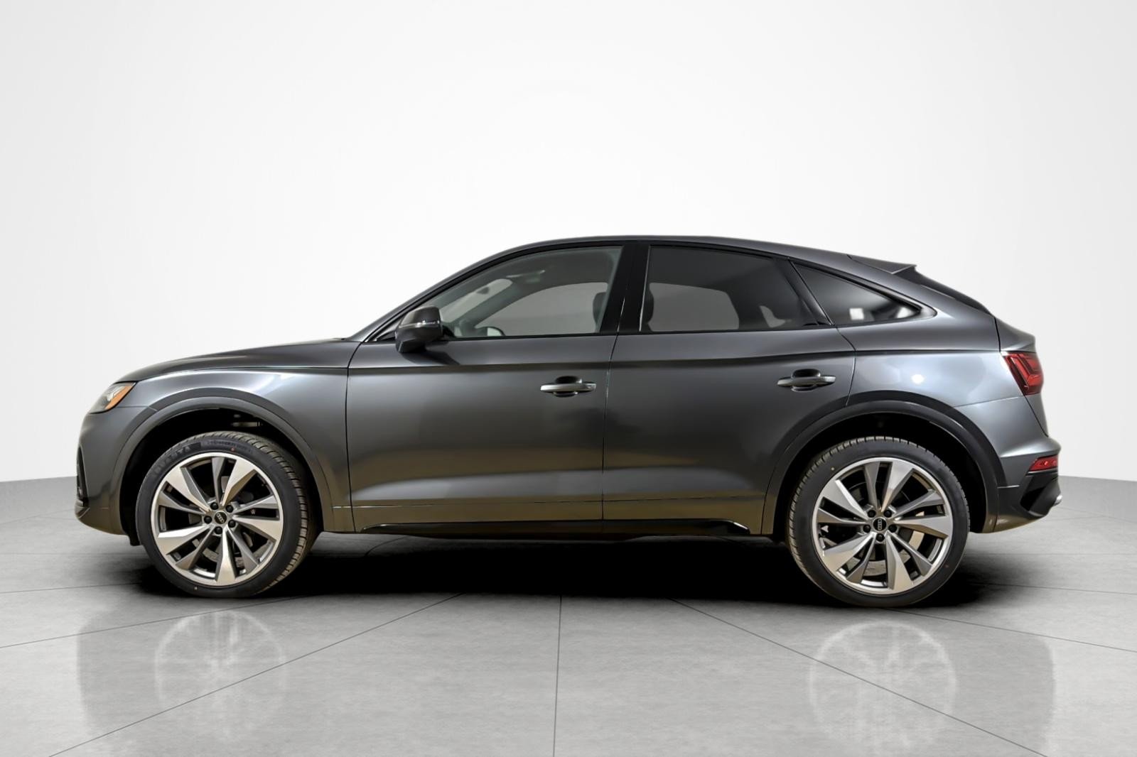 Used 2023 Daytona Gray Pearl Effect Audi Premium Plus 3.0 TFSI quattro image 2