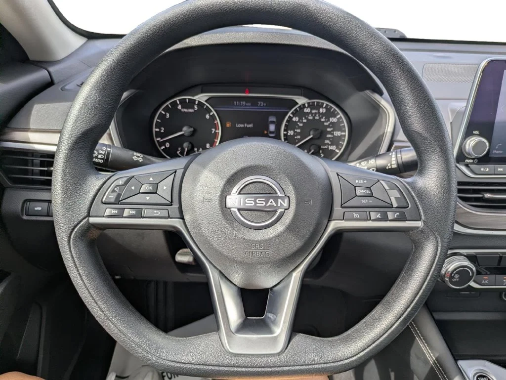 Used 2023 White Nissan 2.5 SV image 23