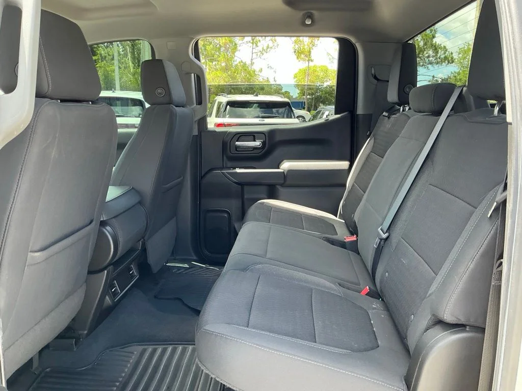 Used 2022 Silver Chevrolet Custom image 33
