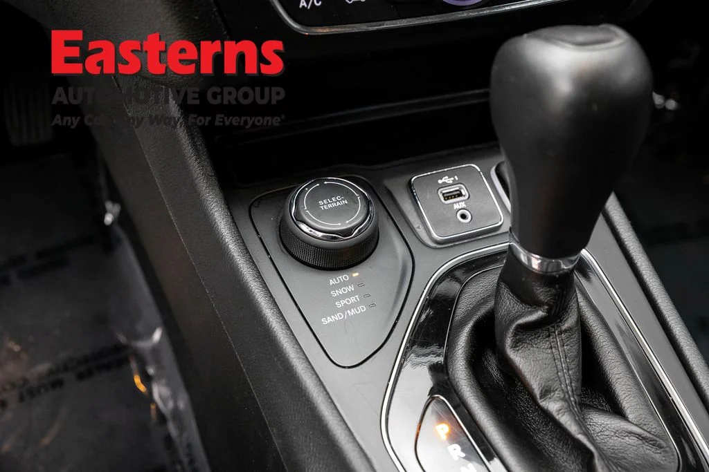 Used 2019 White Jeep Limited image 21