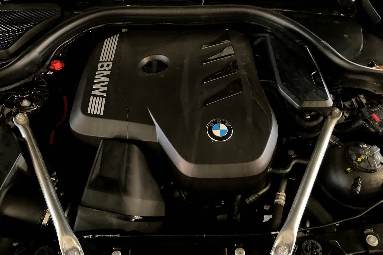 Certified Used 2025 Dark Graphite Metallic BMW 530i image 29