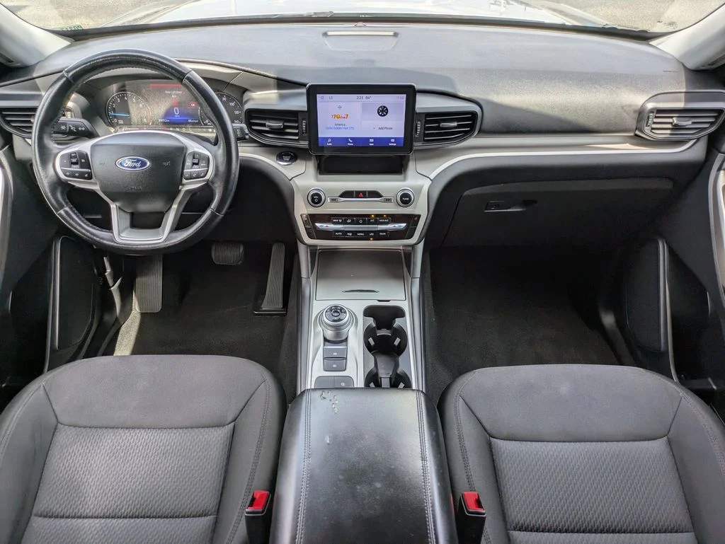 Used 2023 Silver Ford XLT image 1