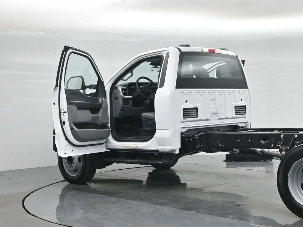 New 2026 Oxford White Ford XL image 25