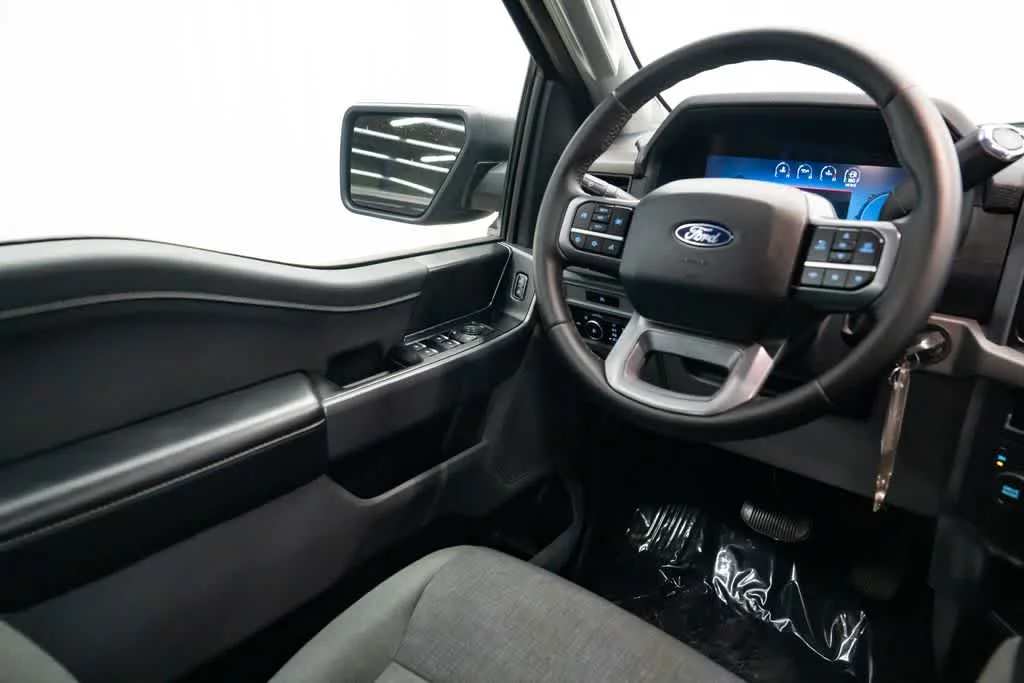 Used 2025 Agate Black Metallic Ford XLT image 11