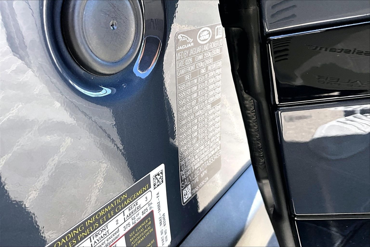 New 2026 Varesine Blue Land Rover Dynamic SE image 13