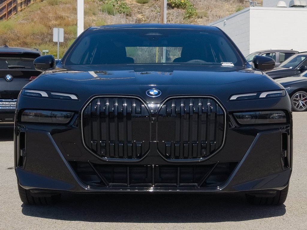New 2026 Black Sapphire Metallic BMW 750e xDrive image 2