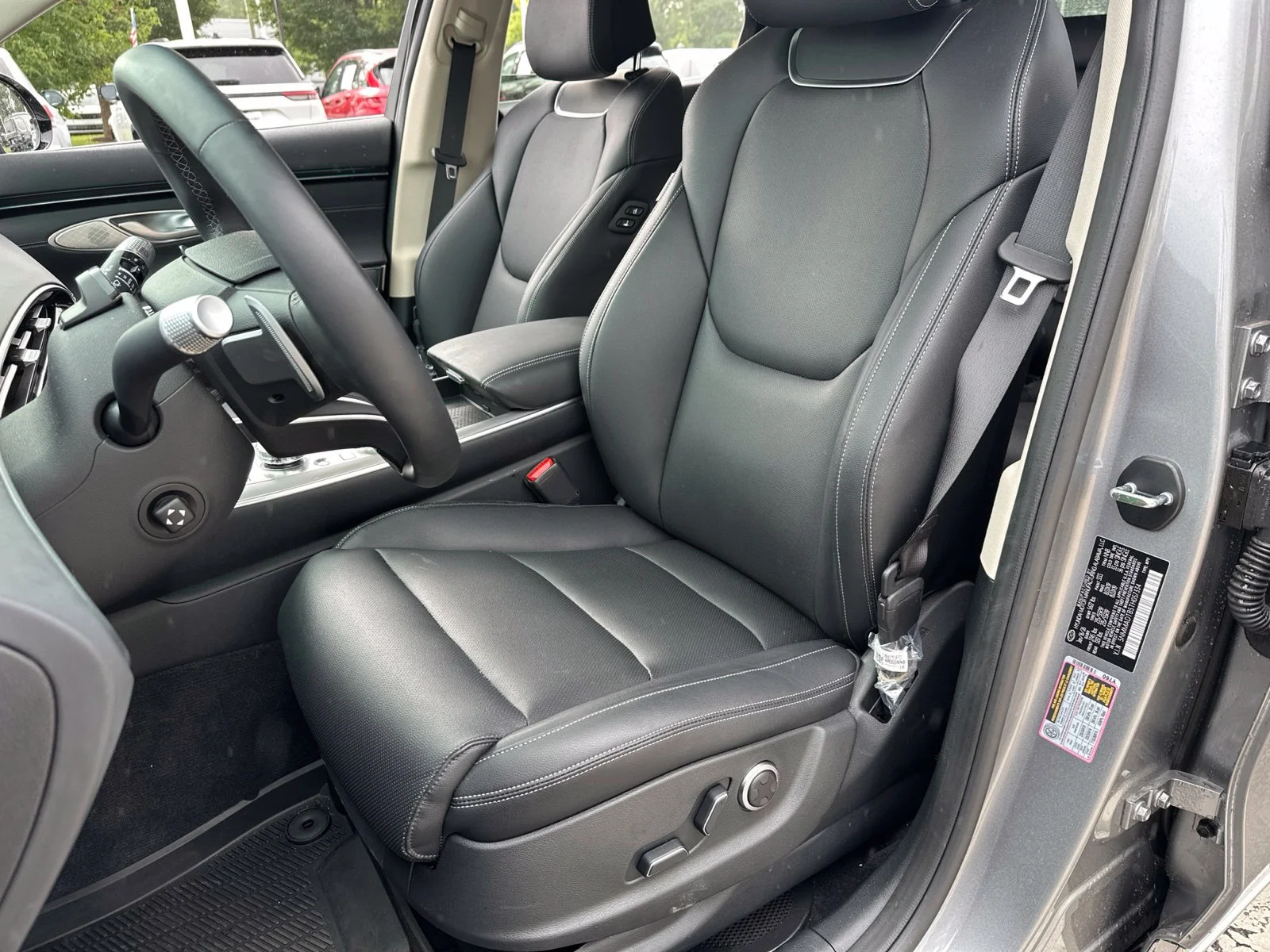 Used 2026 Silver Genesis 2.5T Select image 9