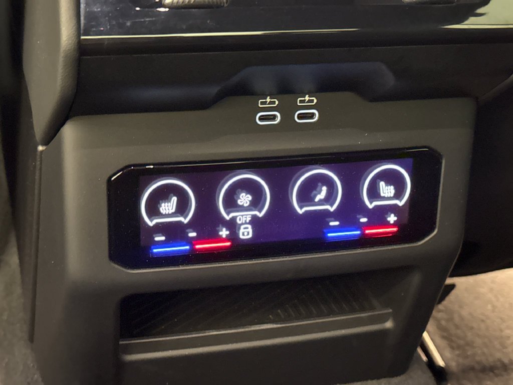 Used 2025 Grey BMW Base image 19