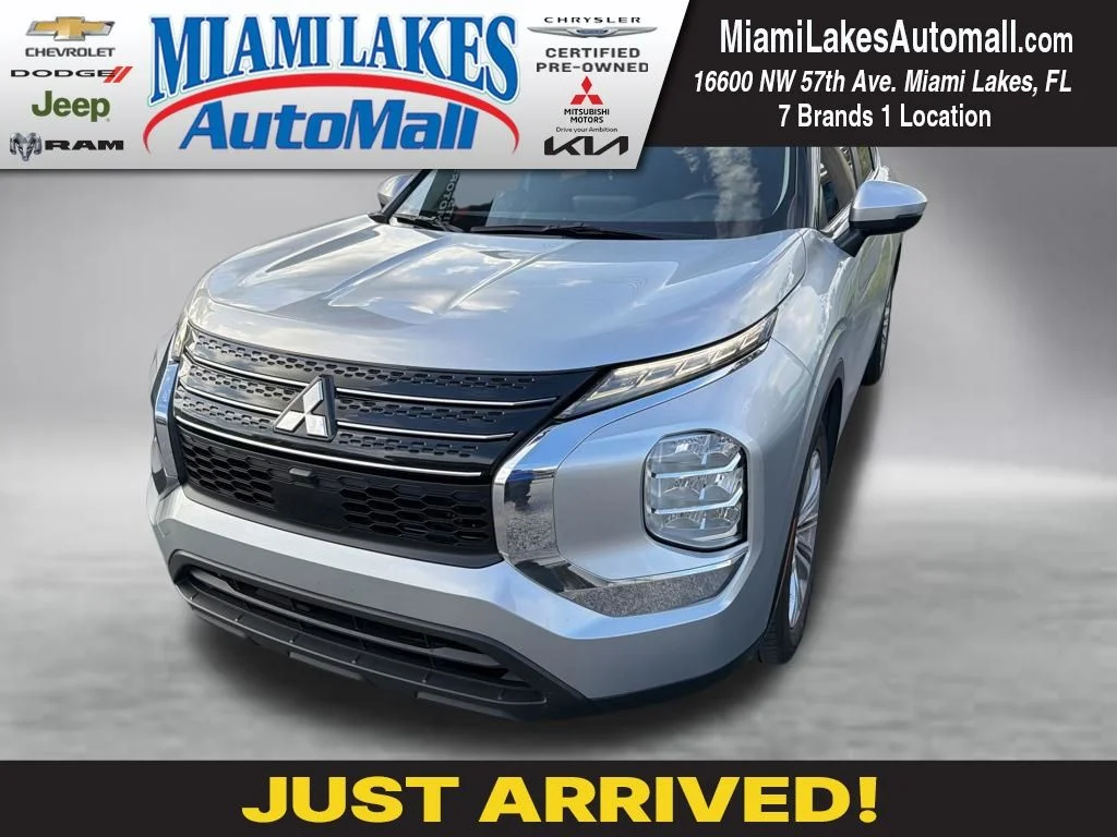 Used 2022  Mitsubishi ES image 1