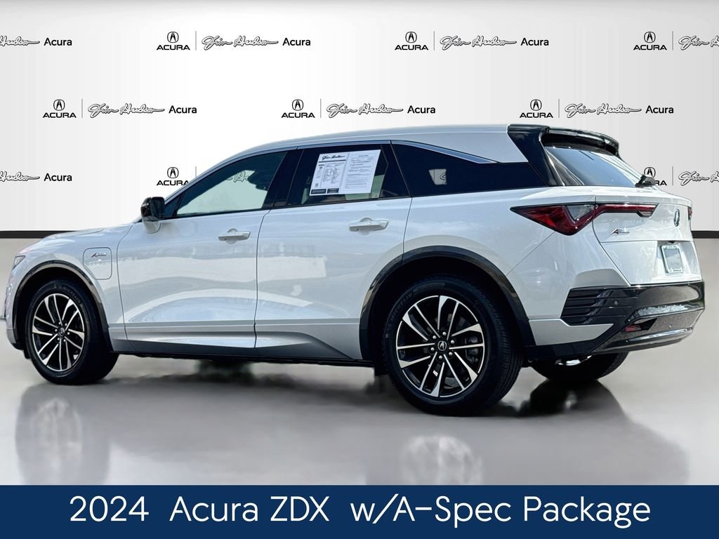 Used 2024  Acura Base image 4