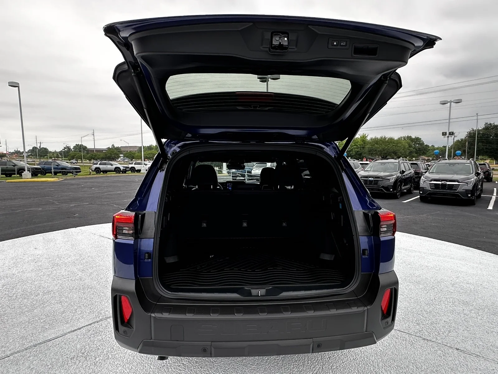 New 2026 SAPPHIRE BLUE PEARL Subaru Limited image 9
