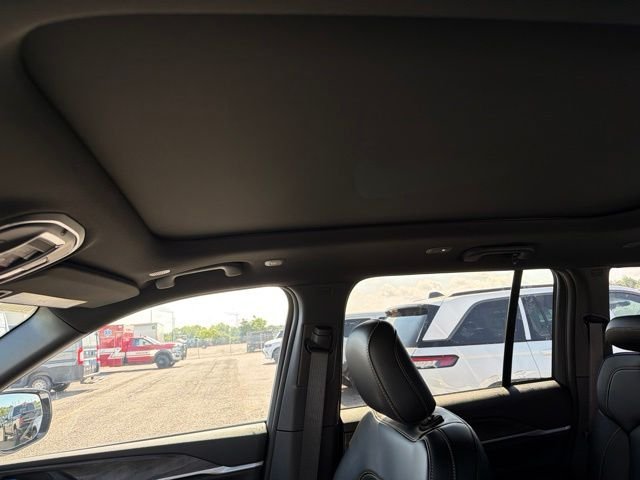New 2026 Bright White Clear-Coat Exterior Paint Jeep  image 15