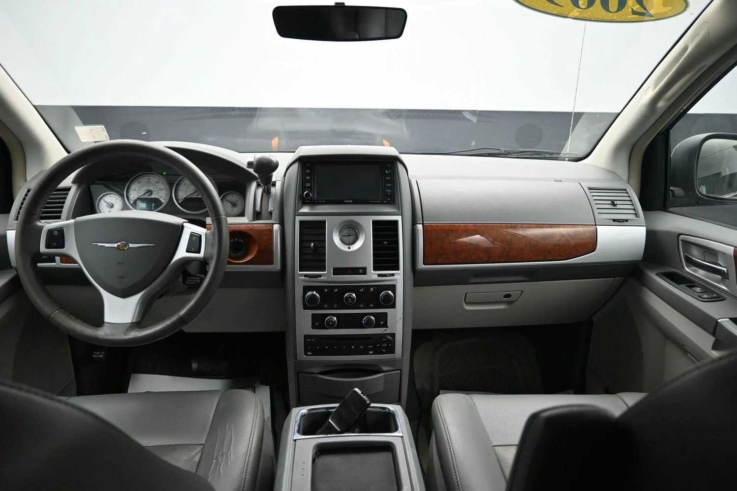Used 2009 Bright Silver Metallic Chrysler Touring image 11