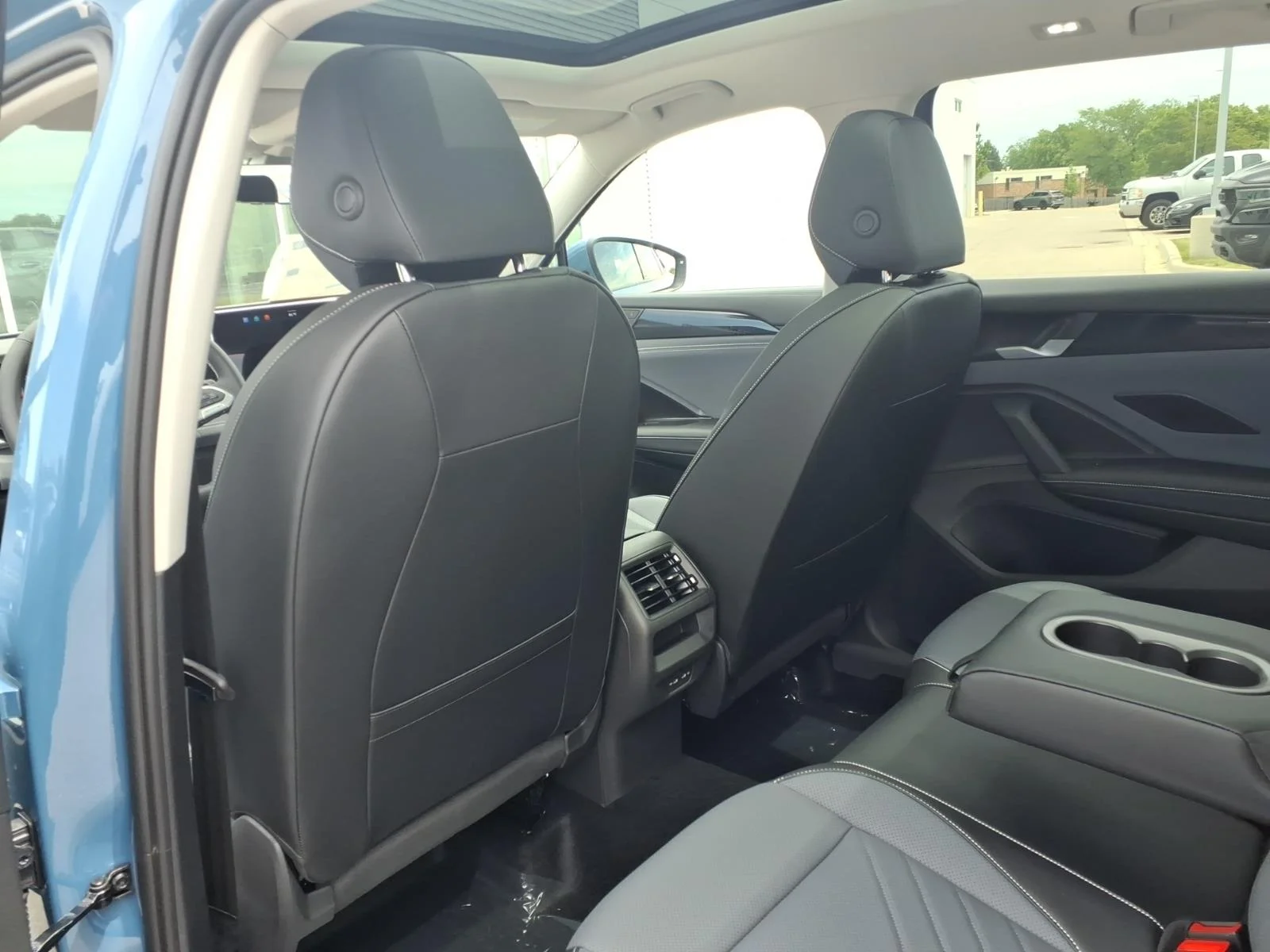 New 2026 Monterey Blue Pearl Volkswagen SE 4MOTION image 19