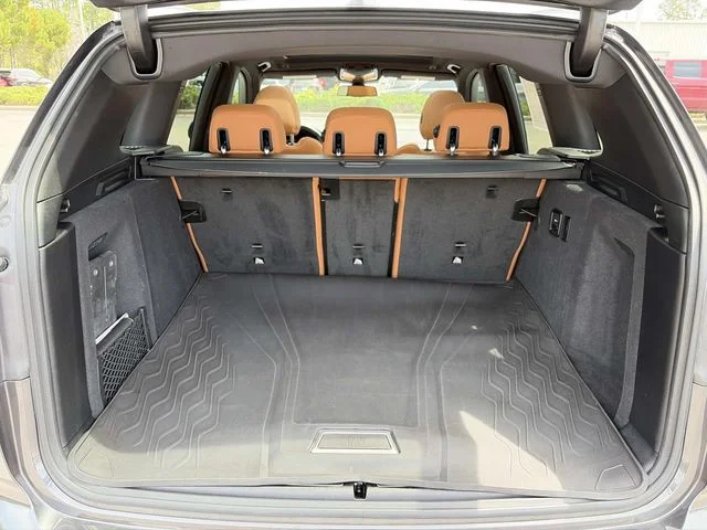 Used 2023 Gray BMW sDrive30i image 10