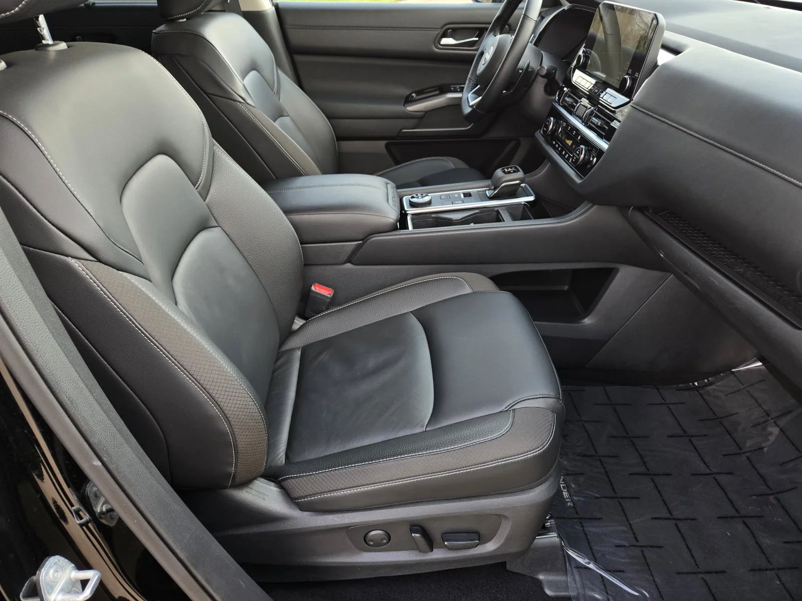 Used 2025 Super Black Nissan SL image 29