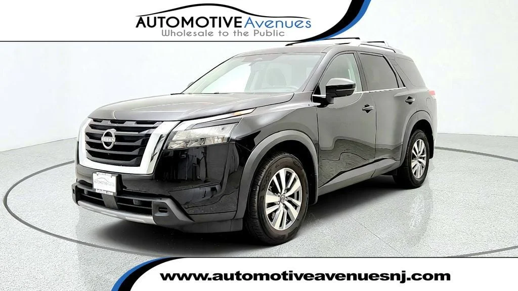 Used 2025 Super Black Nissan SL 4WD image 1