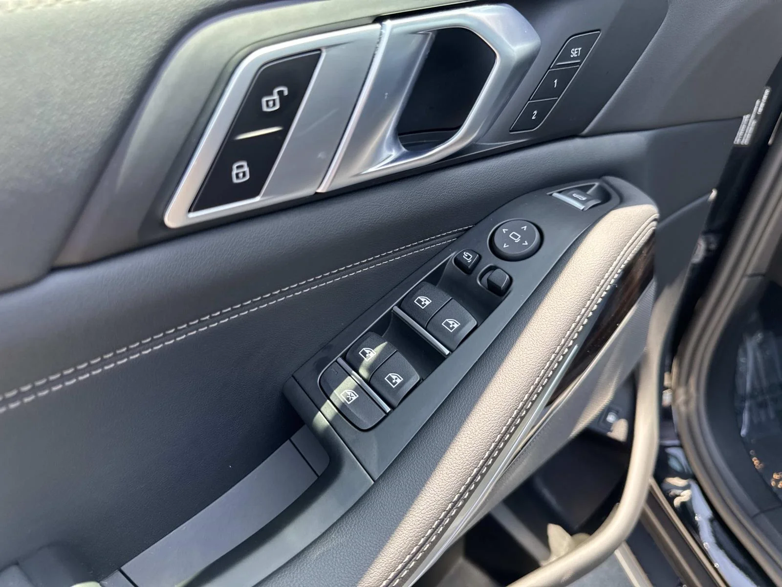 Used 2026 Black Sapphire Metallic BMW xDrive50e Plug-In Hybrid image 15