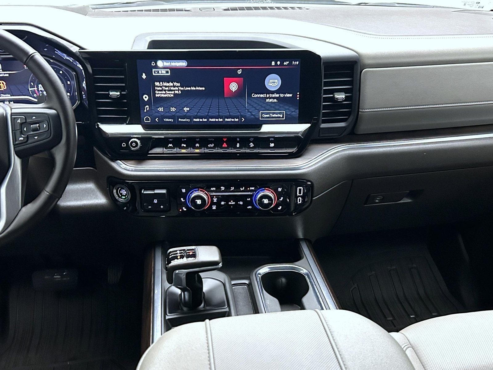 Used 2025 White GMC SLT image 13