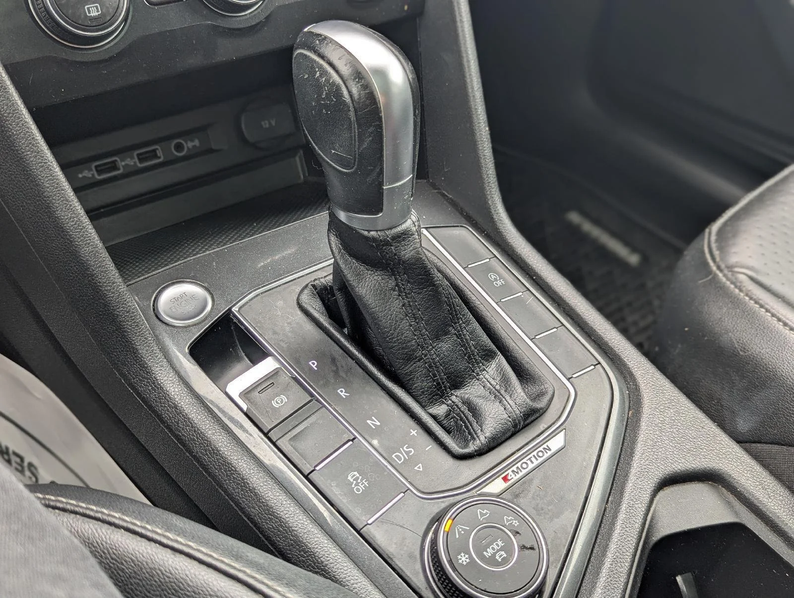 Used 2018 Platinum Gray Metallic Volkswagen SEL image 23