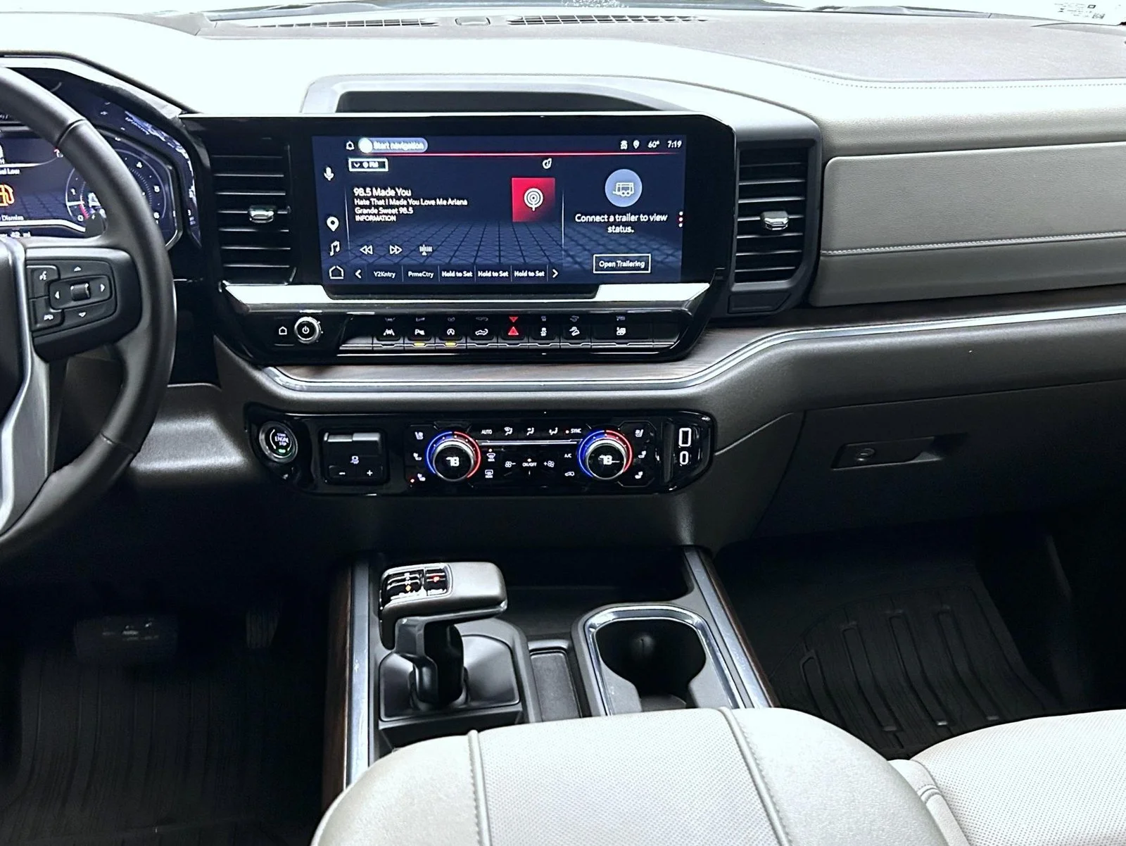 Used 2025 White GMC SLT image 13