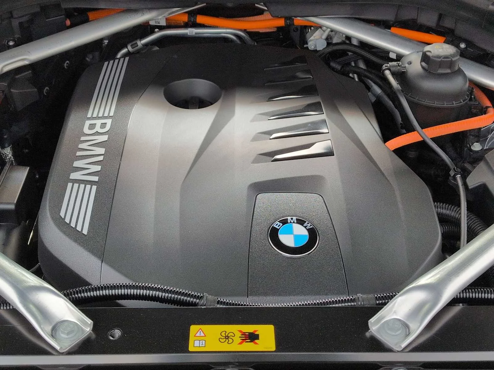New 2026 Skyscraper Grey Metallic BMW xDrive50e image 14